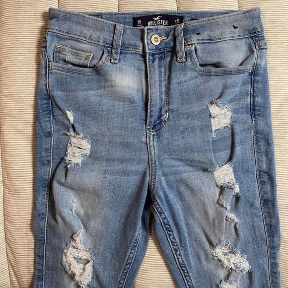 HOLLISTER // DISTRESSED HR SUPER SKINNY - Picture 1 of 10